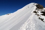 51 La salita in cresta diviene ripida ed impegnativa